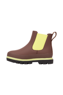 Angled view of a Native Shoes Kids Kensington Chelsea Kids | Bitbr/Jfyblk/Kingr Footwear in Bitbr/Jfyblk/Kingr