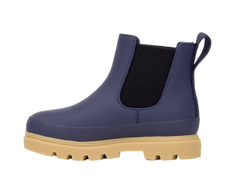 Angled view of a Native Shoes Kids Kensington Chelsea Kids | Rgtabl/Gumbr Footwear in Rgtabl/Gumbr