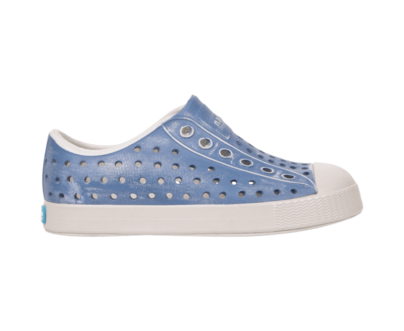 Side view of a Native Shoes Kids Jefferson Stonewash Kids Footwear in Dawn Blue / Dawn Blue / Oasis Brushed