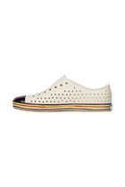 Angled view of a Native Shoes Jefferson Wanderfoam Wrp | Bnwht/Strtarnbw Footwear in Bnwht/Strtarnbw